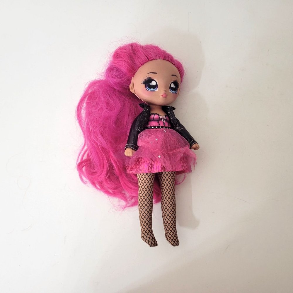 Na Na Na Surprise 11" Fashion Doll Pink Hair - Picture 2 of 6